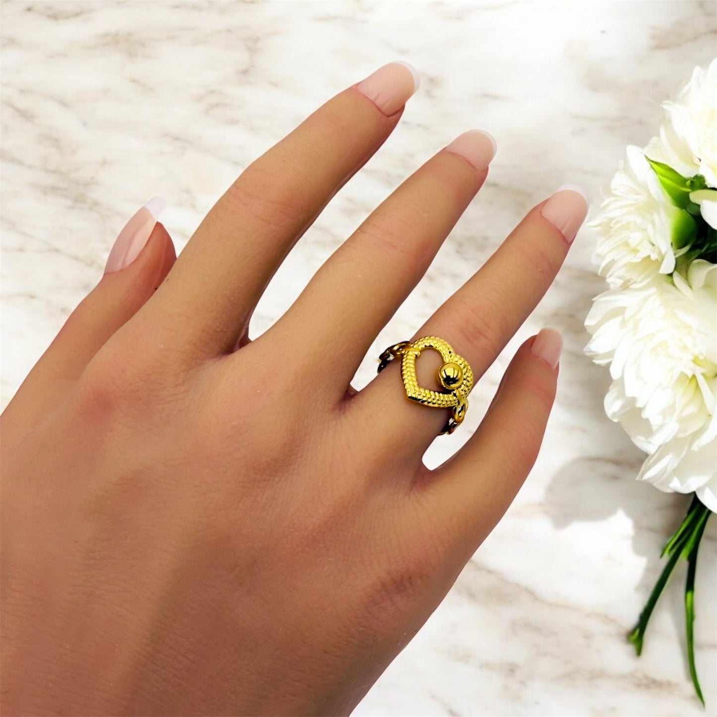 Bague Rabat ajustable en acier inoxydable doré.