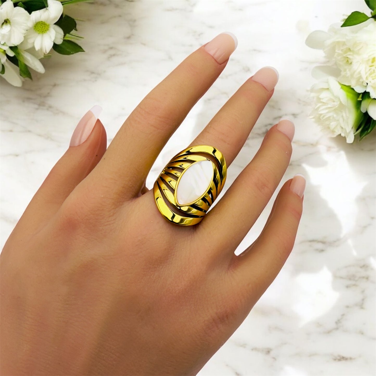 Bague Rotterdam ajustable en acier inoxydable doré.