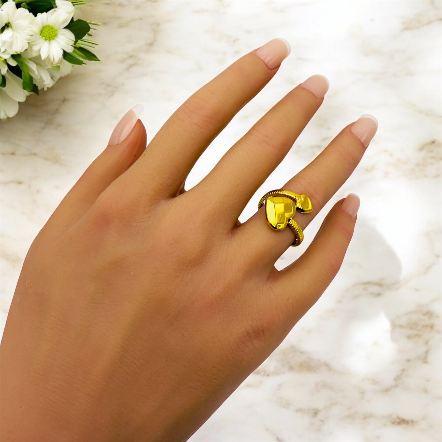 Bague Venise ajustable en acier inoxydable doré.