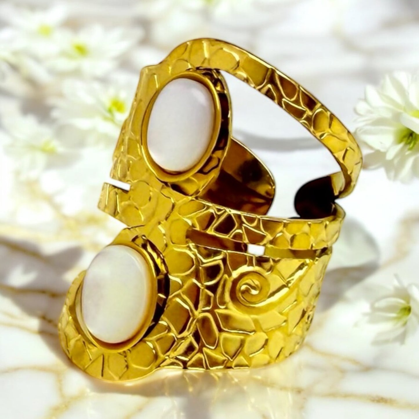 Bague Amsterdam ajustable en acier inoxydable doré.