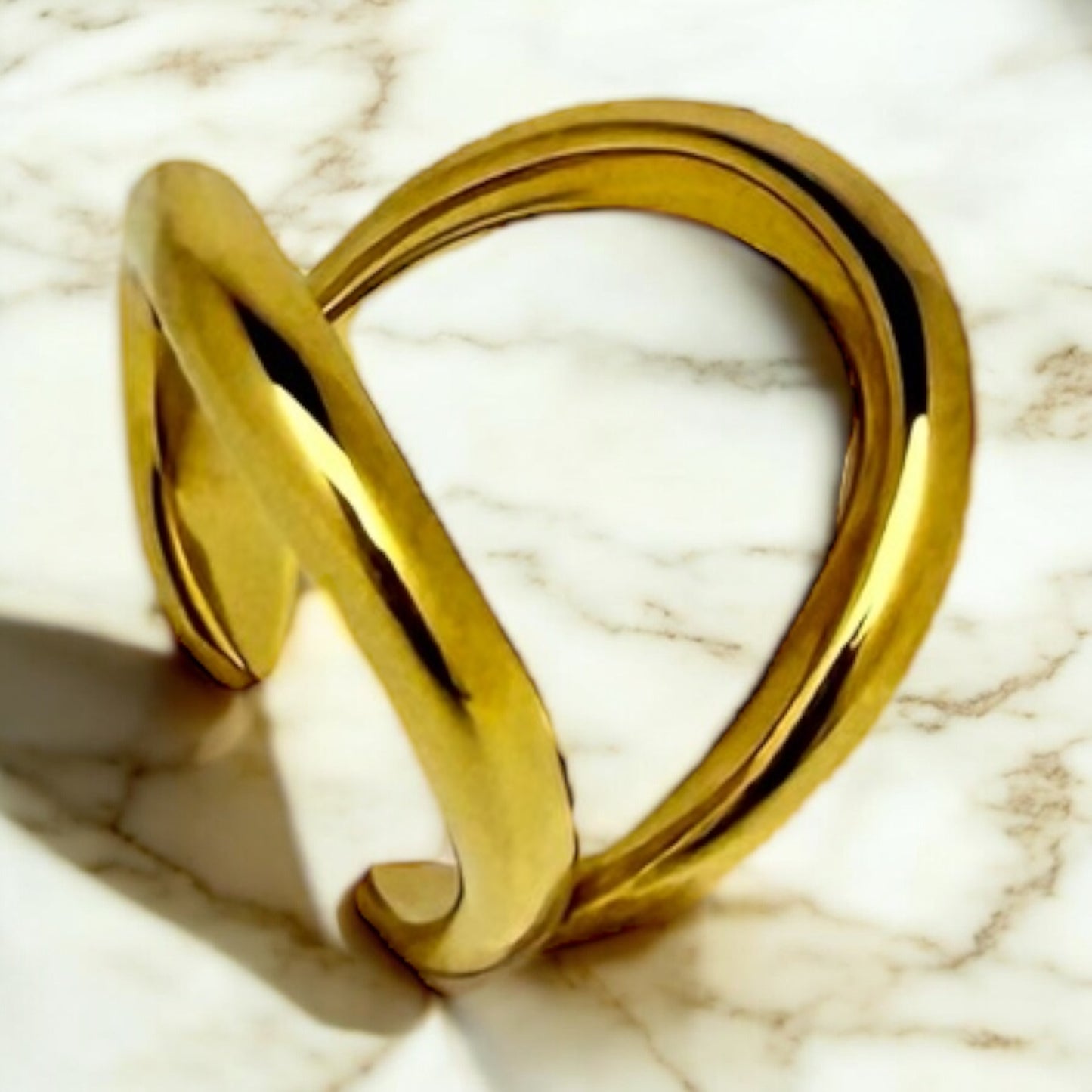 Bague Miami ajustable en acier inoxydable doré.