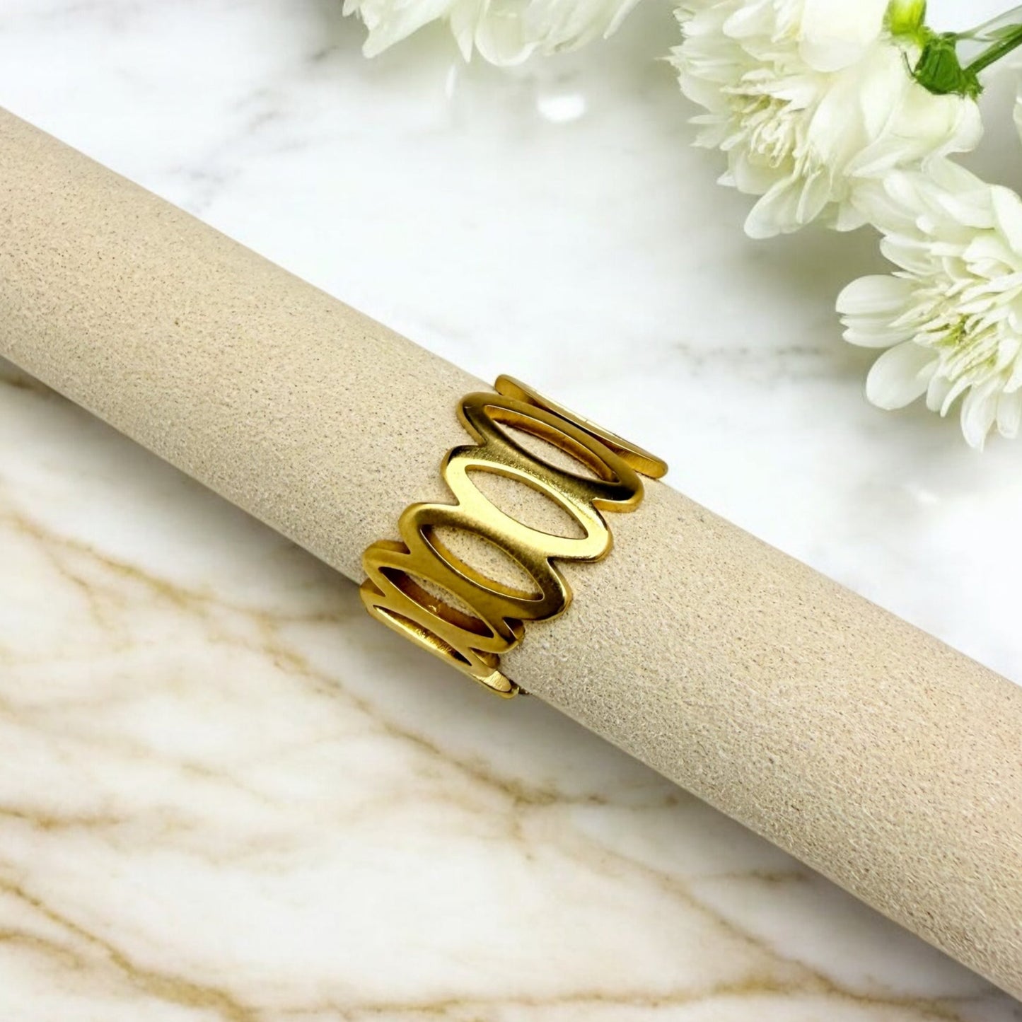 Bague Oslo ajustable en acier inoxydable doré.
