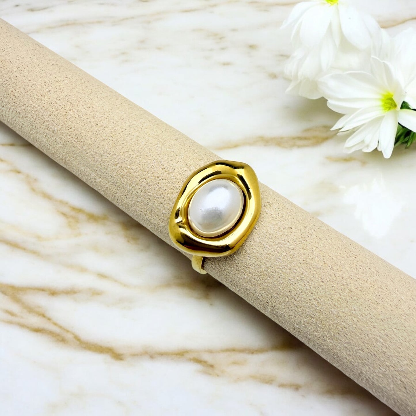 Bague Papeete ajustable en acier inoxydable doré.