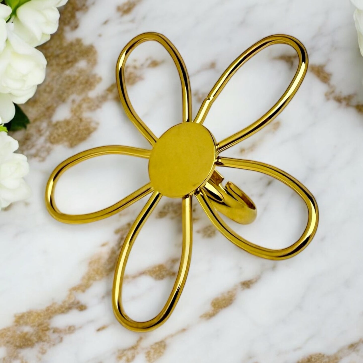 Bague Pise ajustable en acier inoxydable doré.