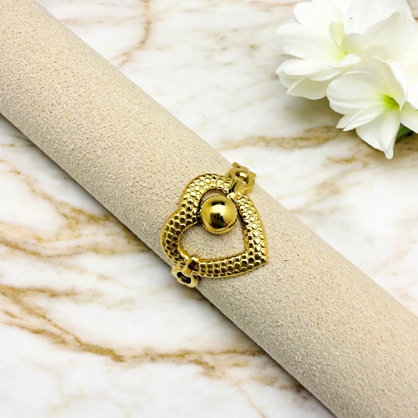Bague Rabat ajustable en acier inoxydable doré.