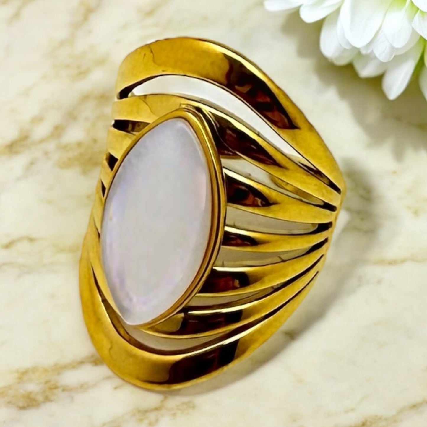 Bague Rotterdam ajustable en acier inoxydable doré.