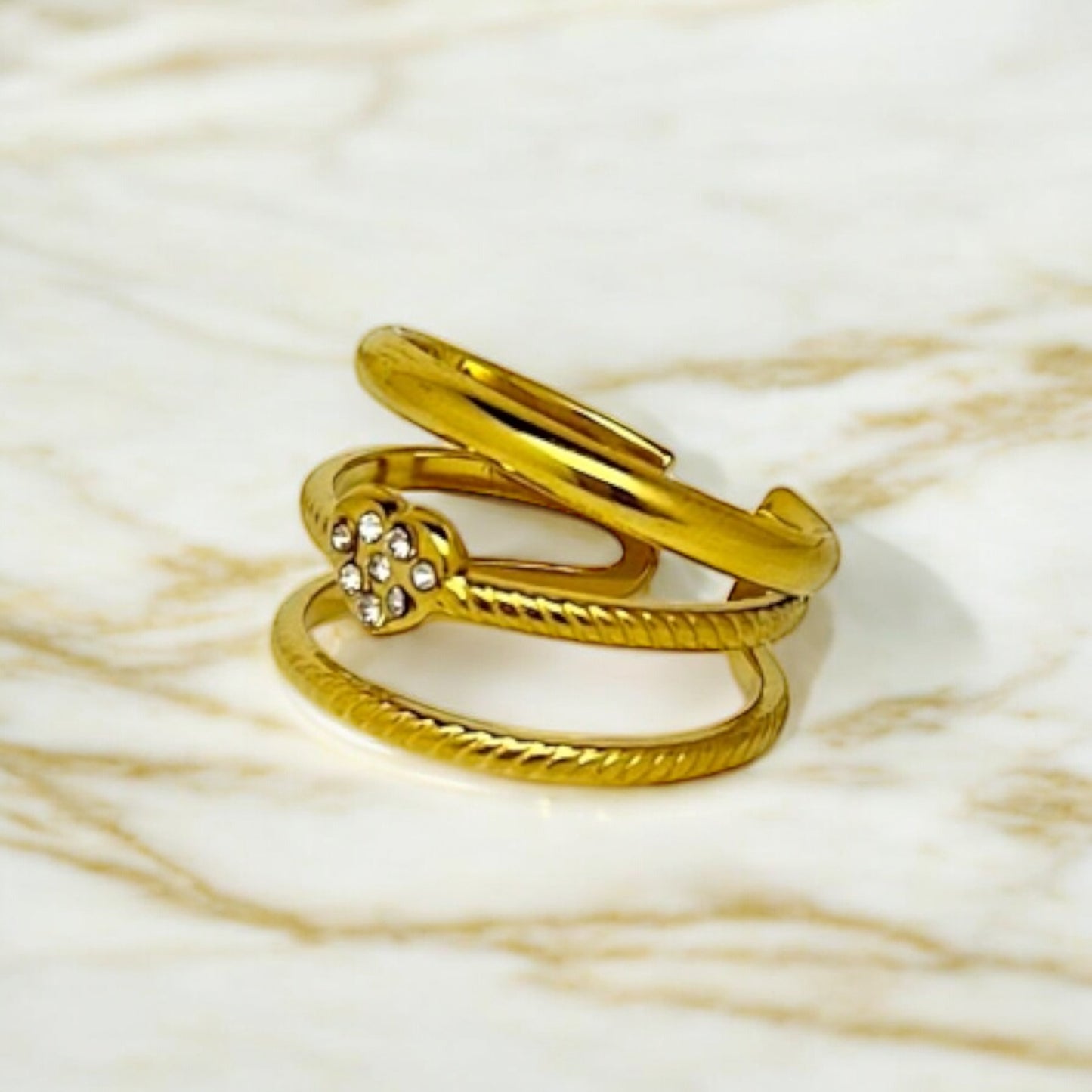 Bague Séoul ajustable en acier inoxydable doré.