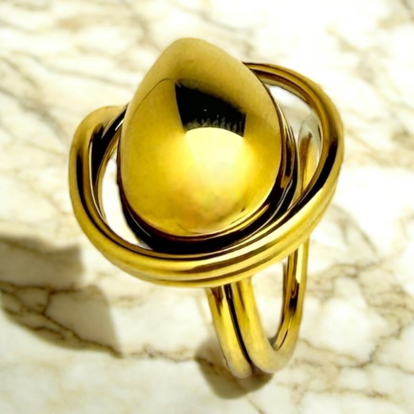 Bague Sydney en acier inoxydable doré.