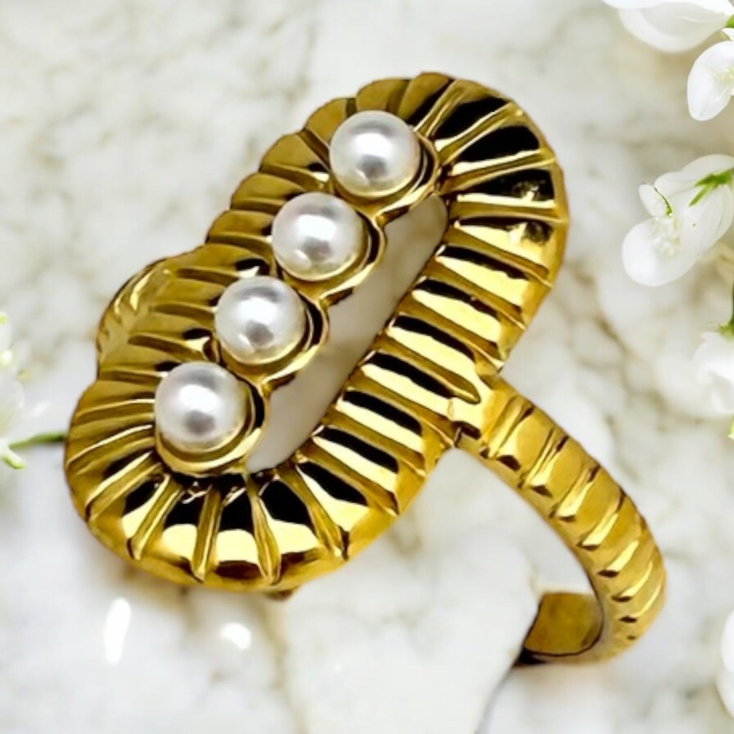 Bague Trapani ajustable en acier inoxydable doré.