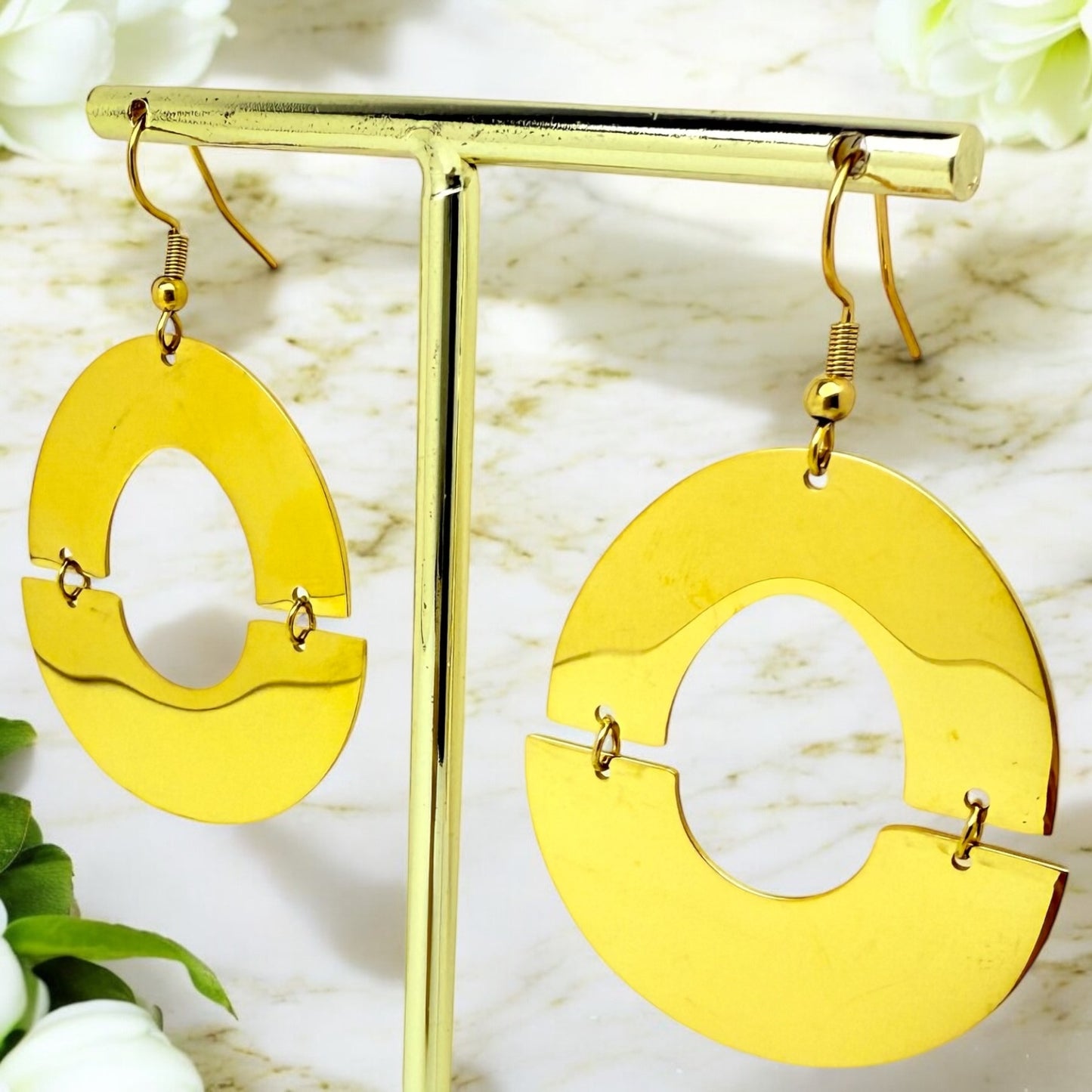 Boucles d’oreilles Bristol en acier inoxydable doré.