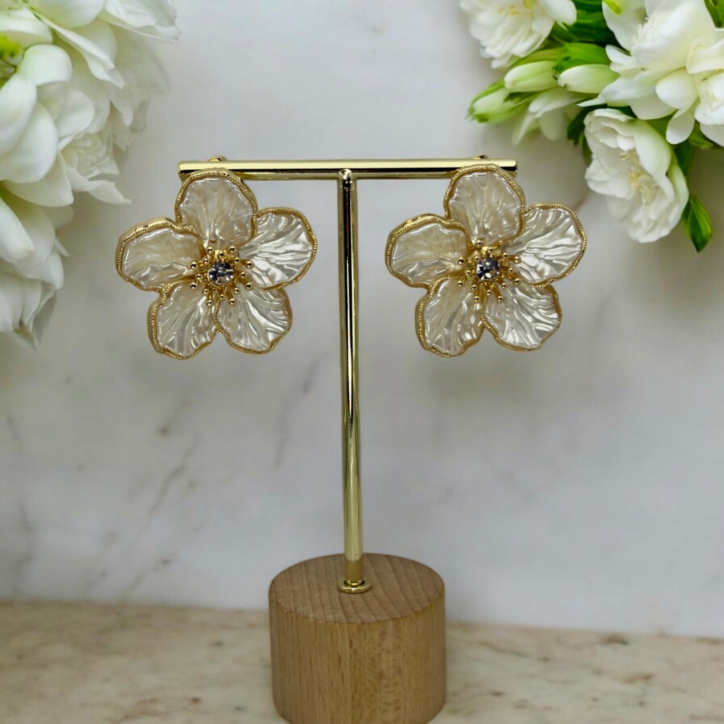 Boucles d’oreilles Corinthe en laiton doré.