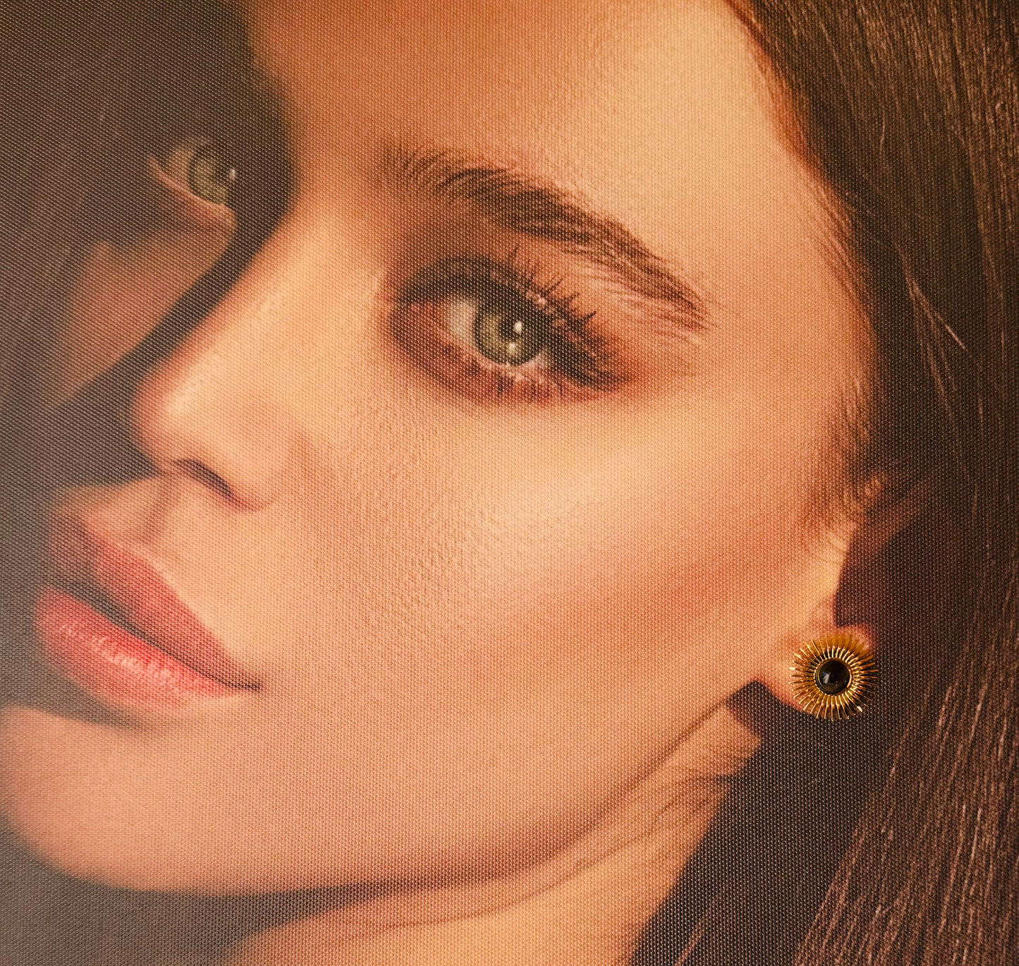Boucles d’oreilles Seattle Noir en acier inoxydable doré.