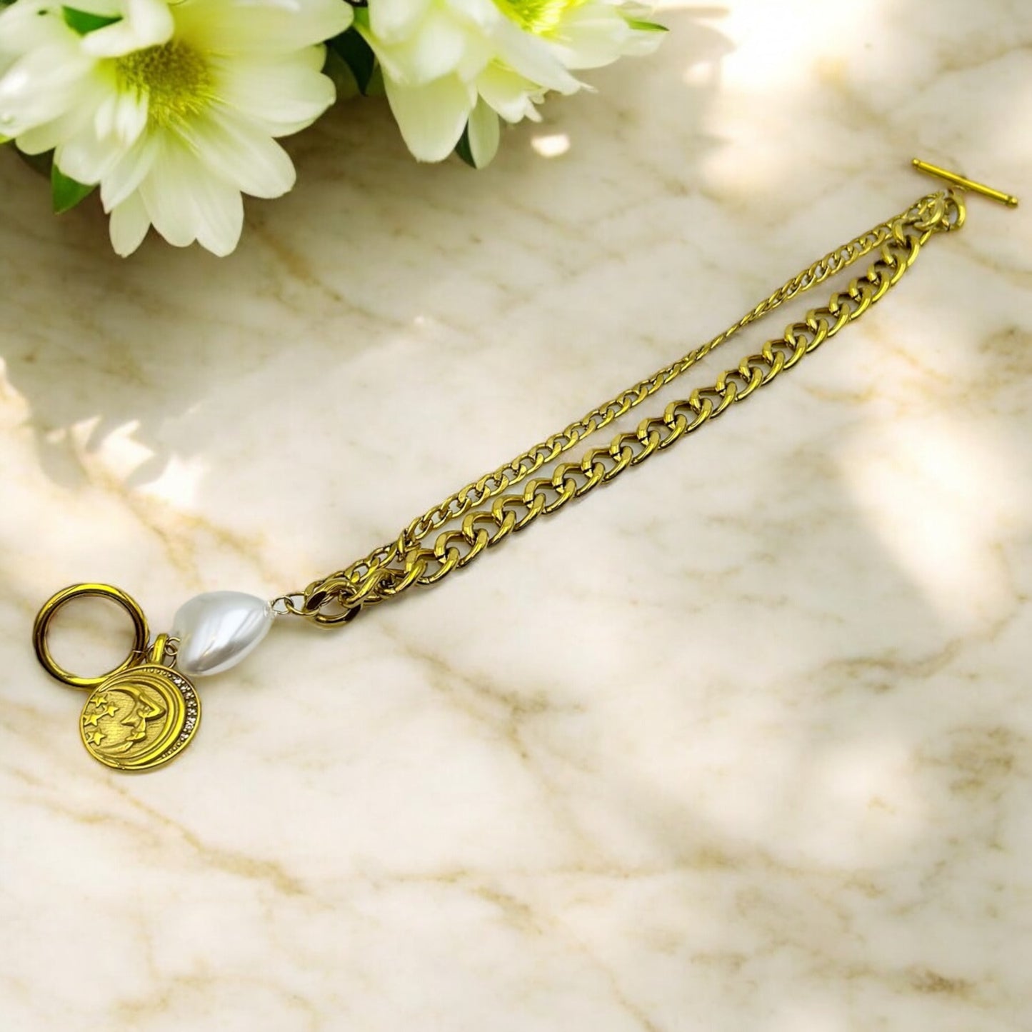 Bracelet Genève en acier inoxydable doré.