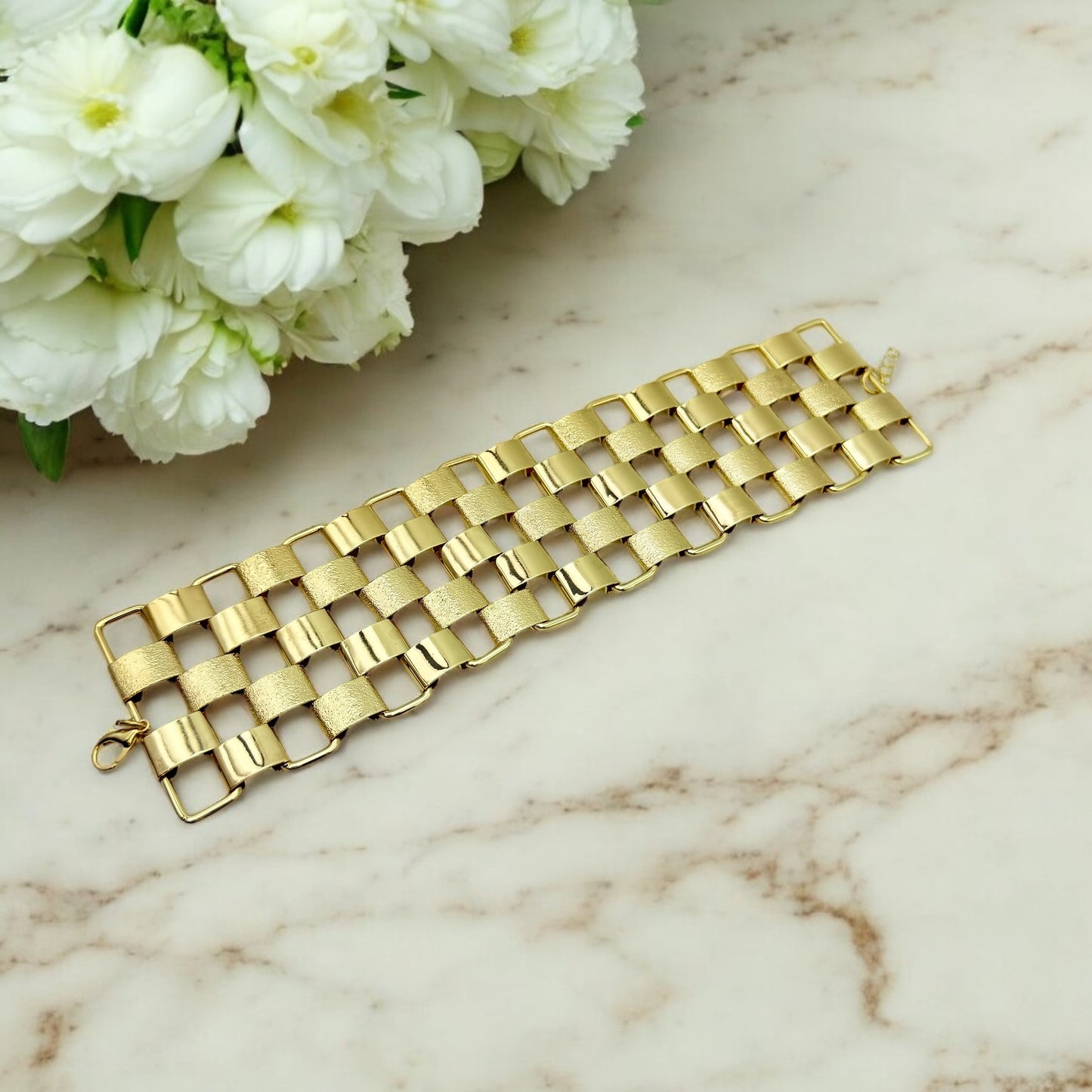 Bracelet Hurghada ajustable en acier inoxydable doré.