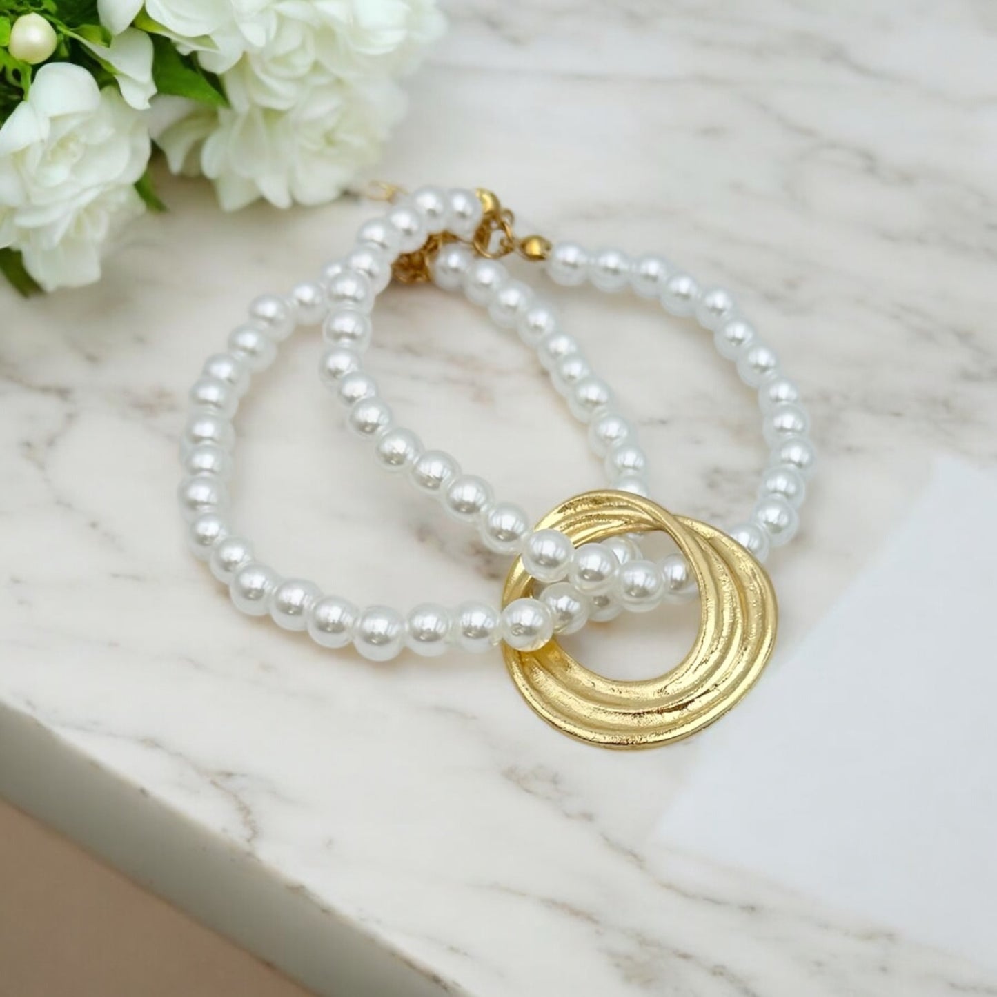 Bracelet Lausanne Ajustable en acier inoxydable doré.