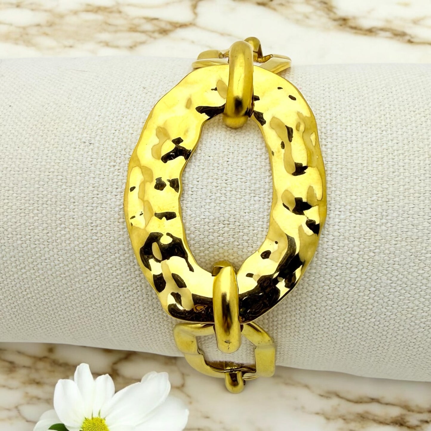 Bracelet Alicante ajustable en acier inoxydable doré.