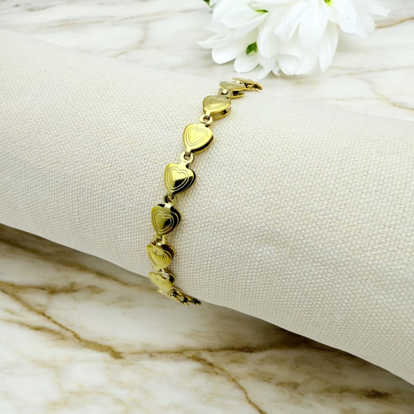 Bracelet Holbox ajustable en acier inoxydable doré.
