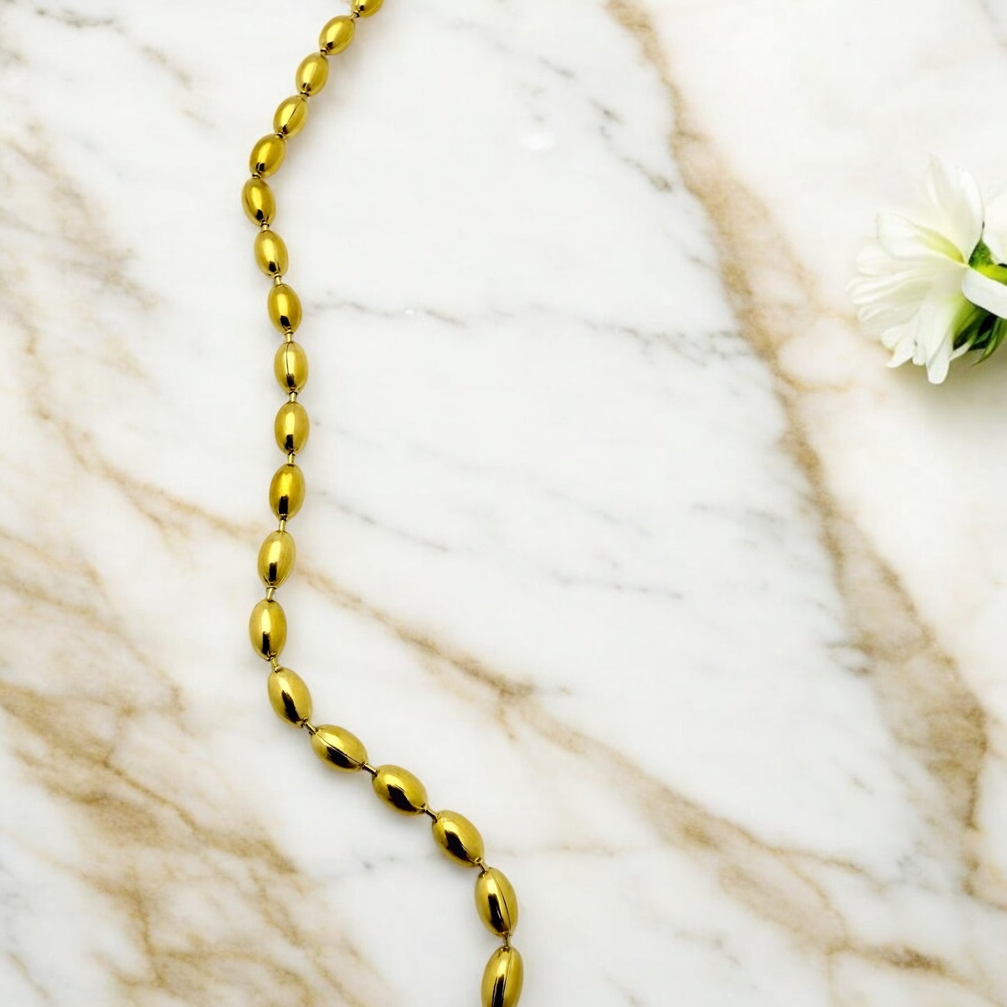 Bracelet Istanbul ajustable en acier inoxydable doré.