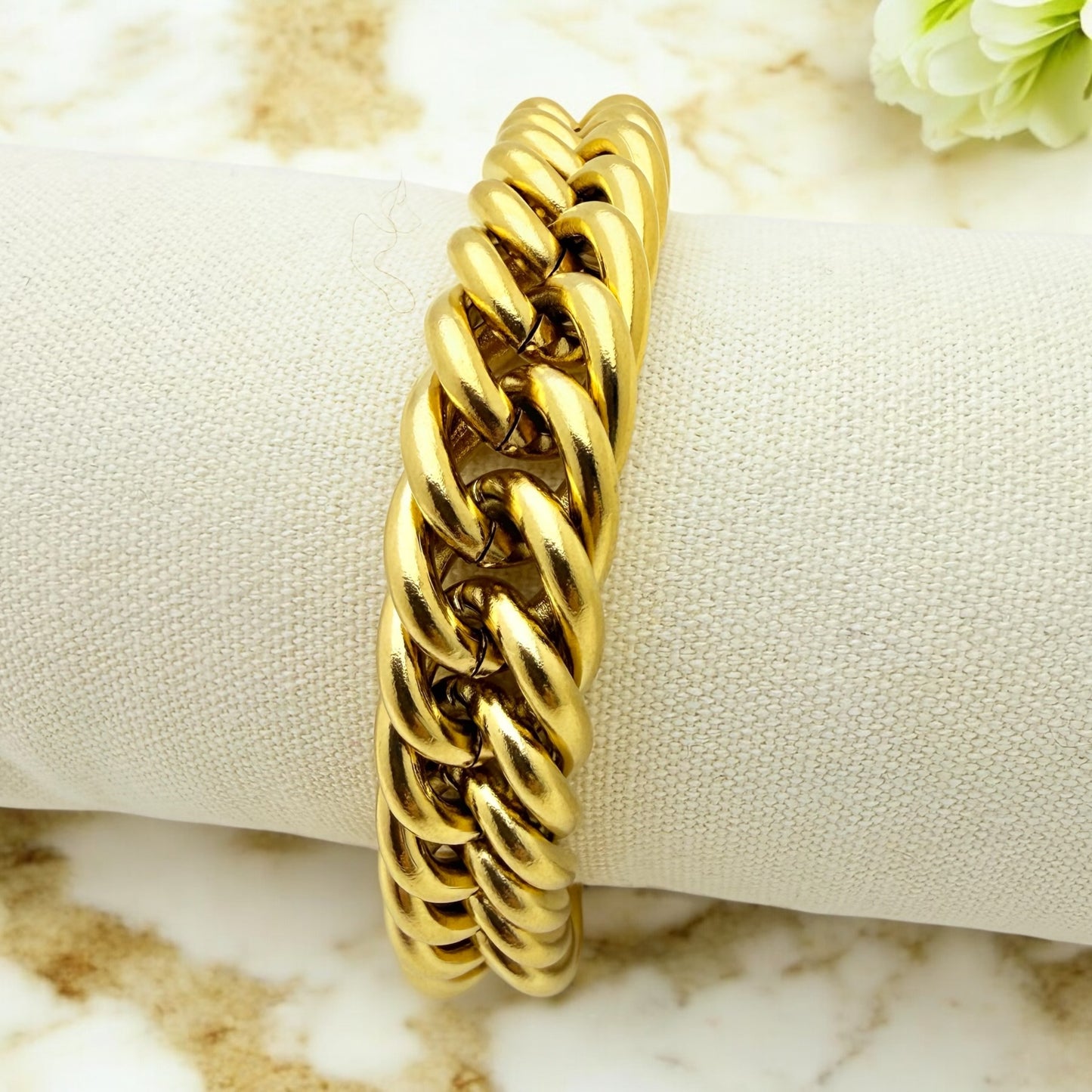 Bracelet Jaipur en acier inoxydable doré.