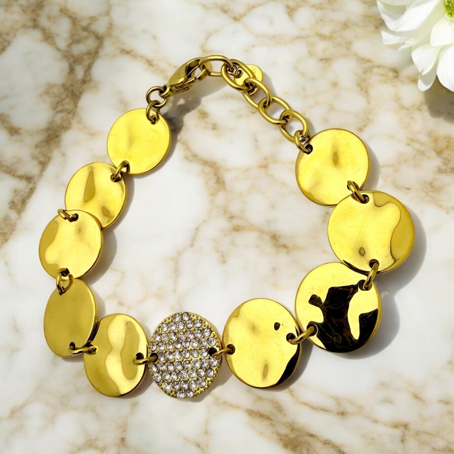 Bracelet Vérone ajustable en acier inoxydable doré.