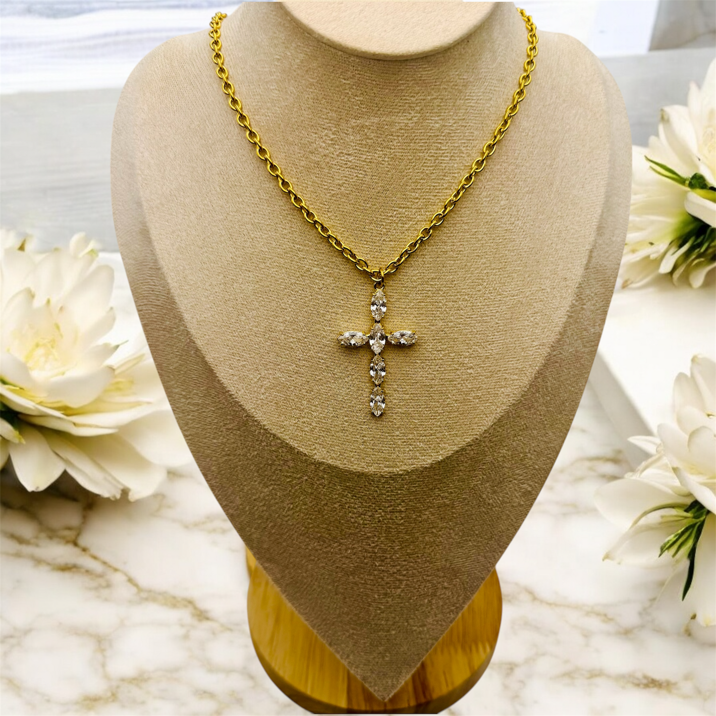 Collier Beverly Hills ajustable en acier inoxydable doré.