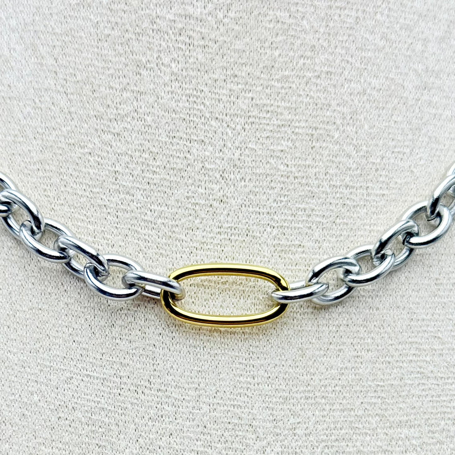 Collier Lamentin ajustable en acier inoxydable doré et argent.