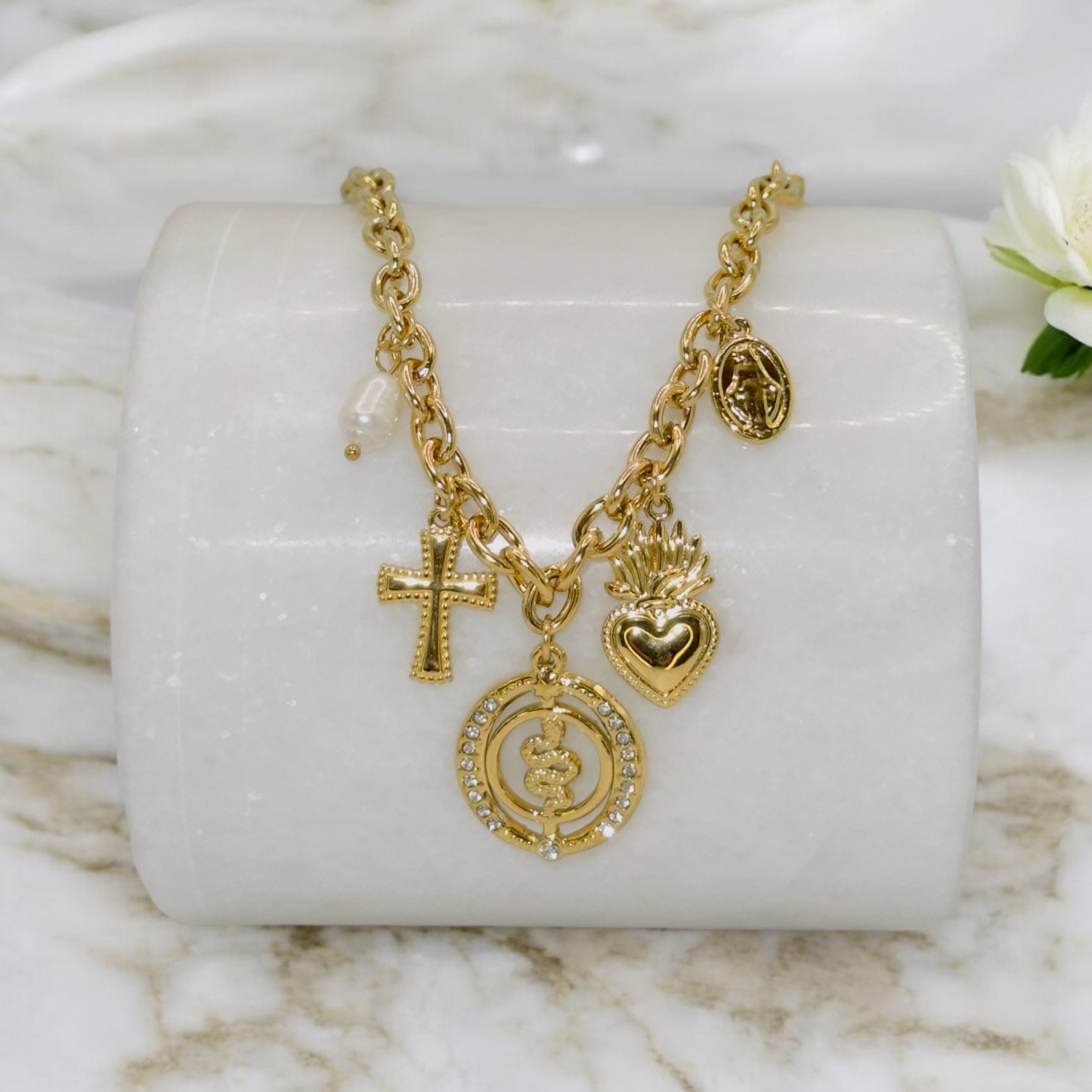 Collier Baltimore ajustable en acier inoxydable doré.