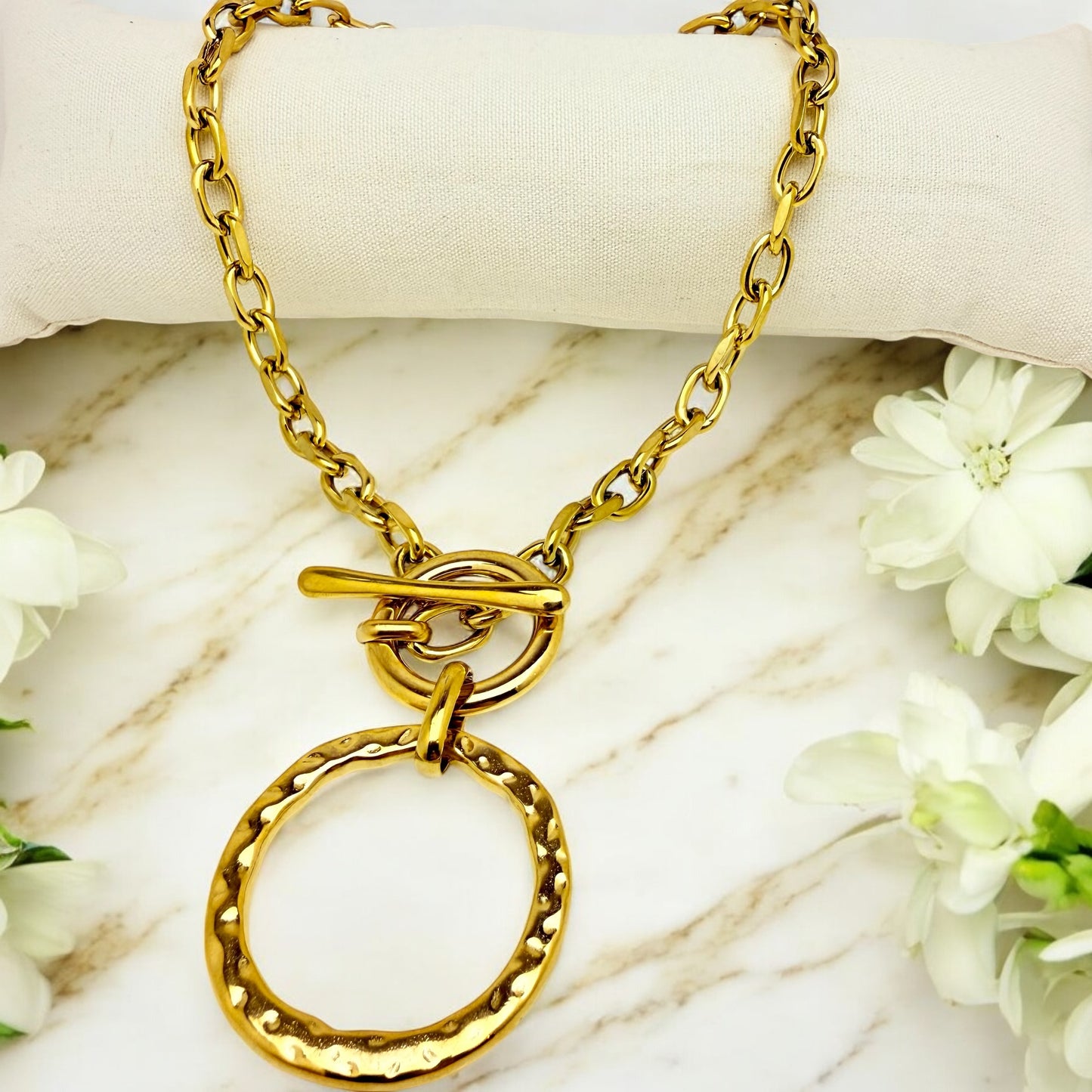 Collier Braga en acier inoxydable doré.