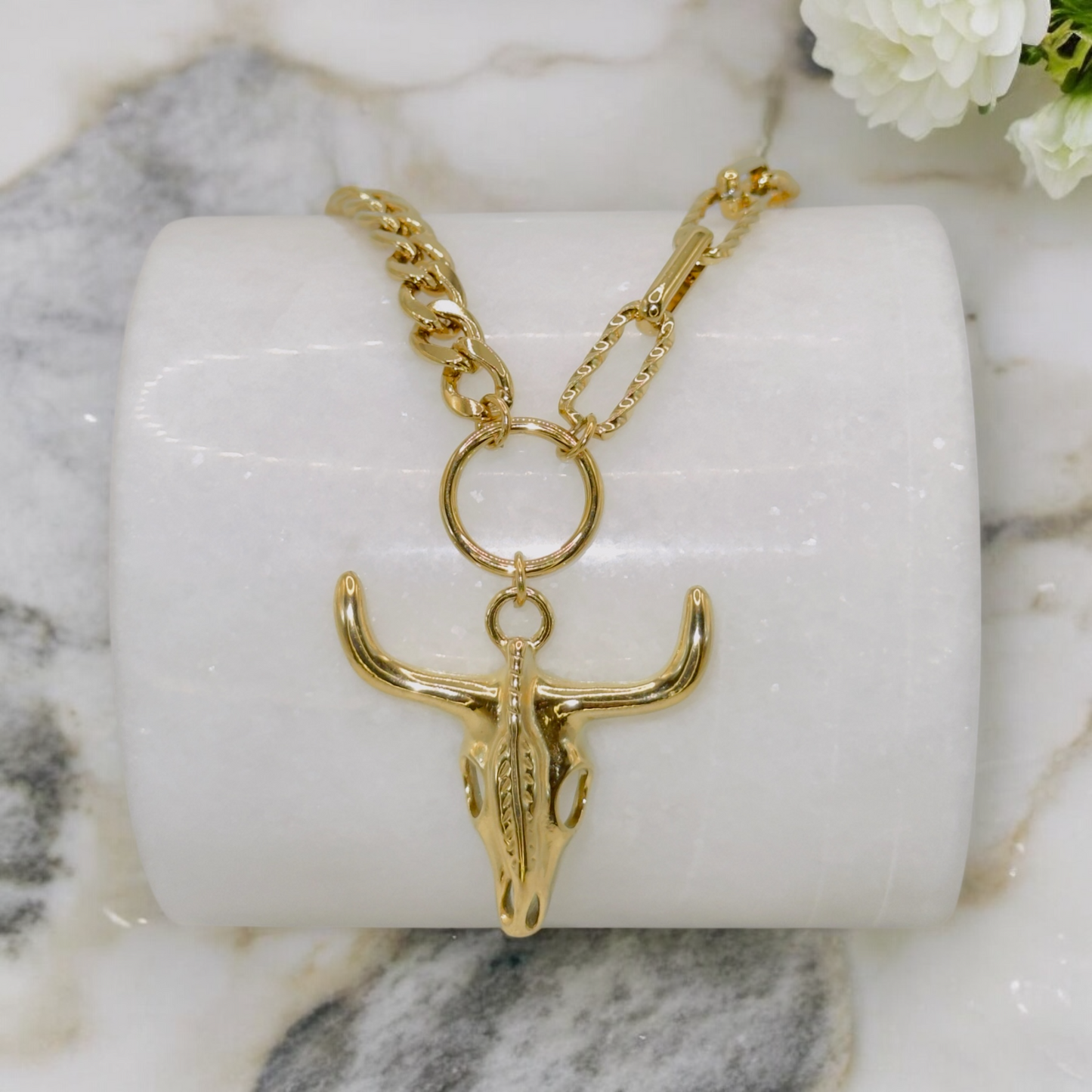 Collier Dallas ajustable en acier inoxydable doré.