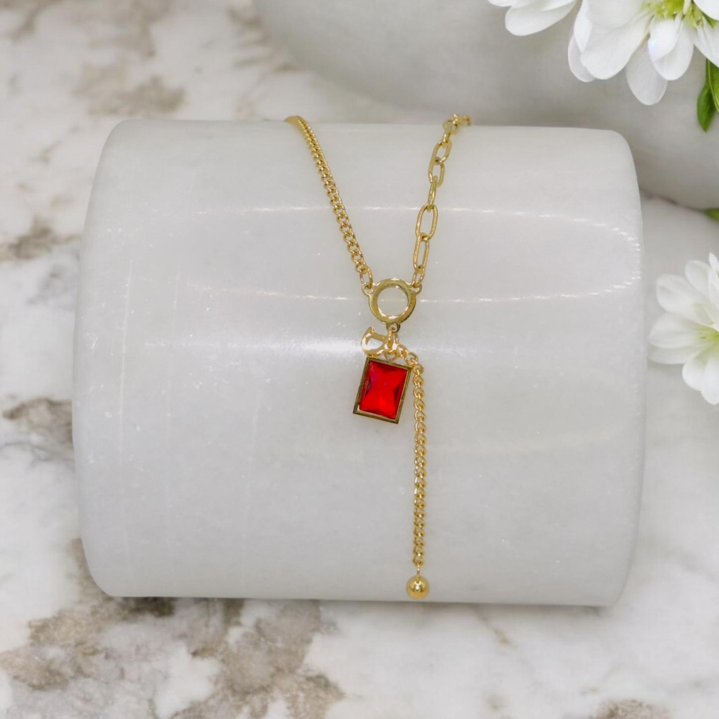 Collier Denver Rouge ajustable en acier inoxydable doré.