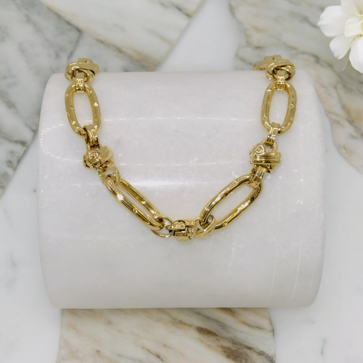 Collier Naples ajustable en acier inoxydable doré.