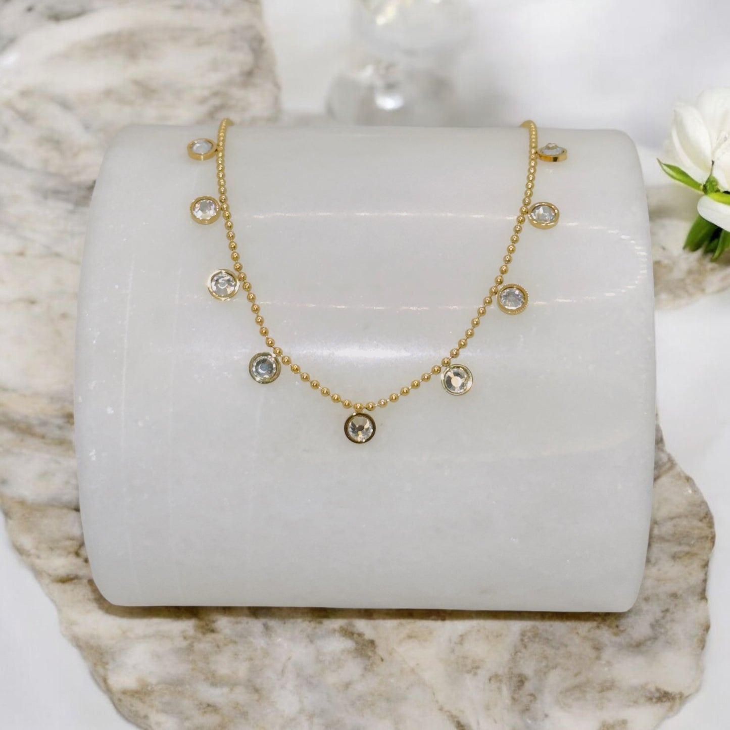 Collier Santa Fe ajustable en acier inoxydable doré.