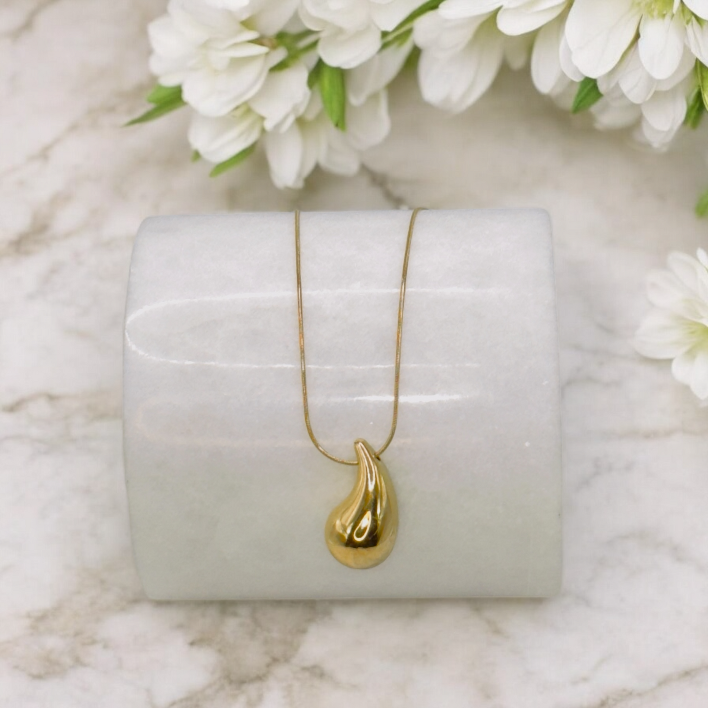 Collier Toronto ajustable en acier inoxydable doré.