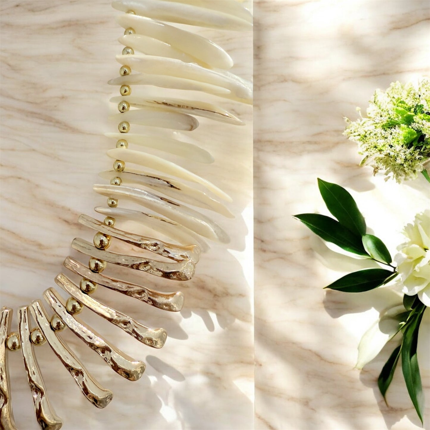 Collier Kingston ajustable en acier inoxydable doré.