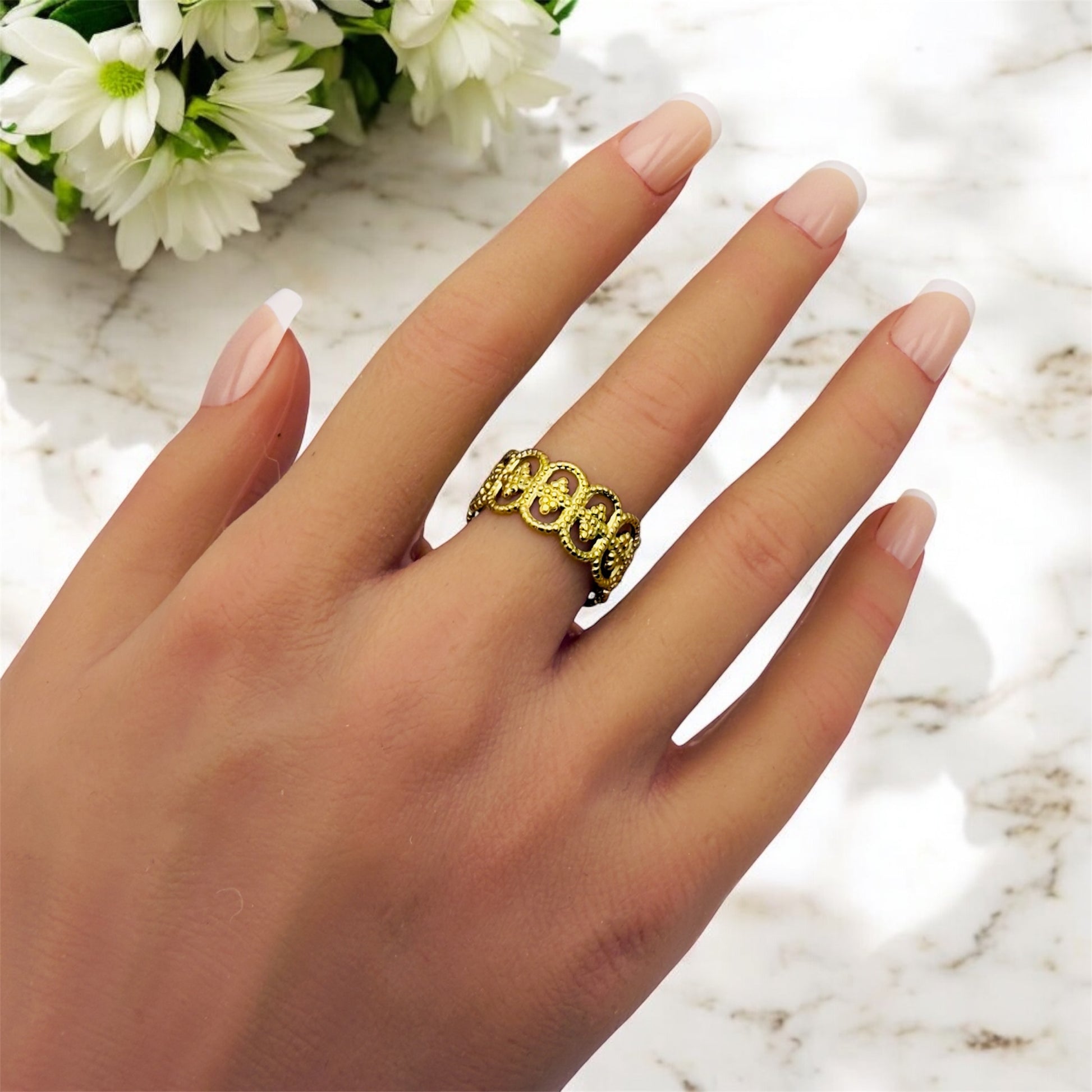 Bague Agadir ajustable en acier inoxydable doré. 