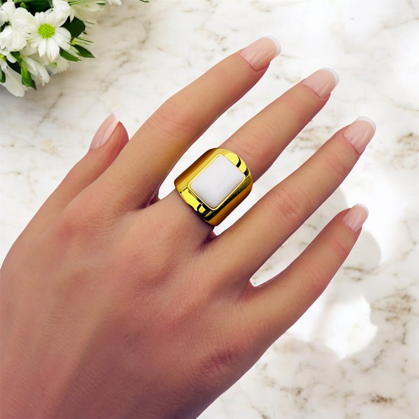Bague Barcelone ajustable en acier inoxydable doré. 