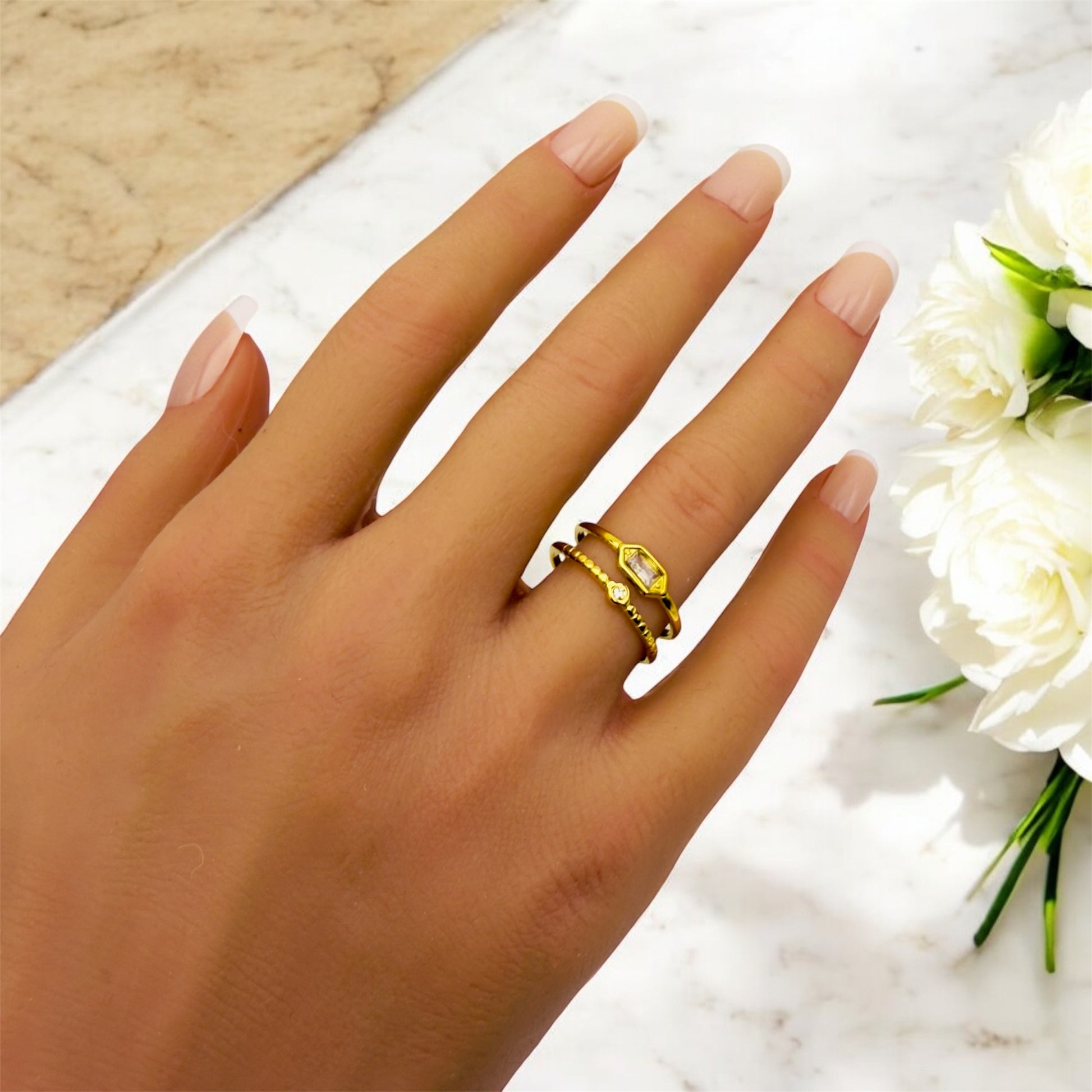 Bague Florence ajustable en acier inoxydable doré. 