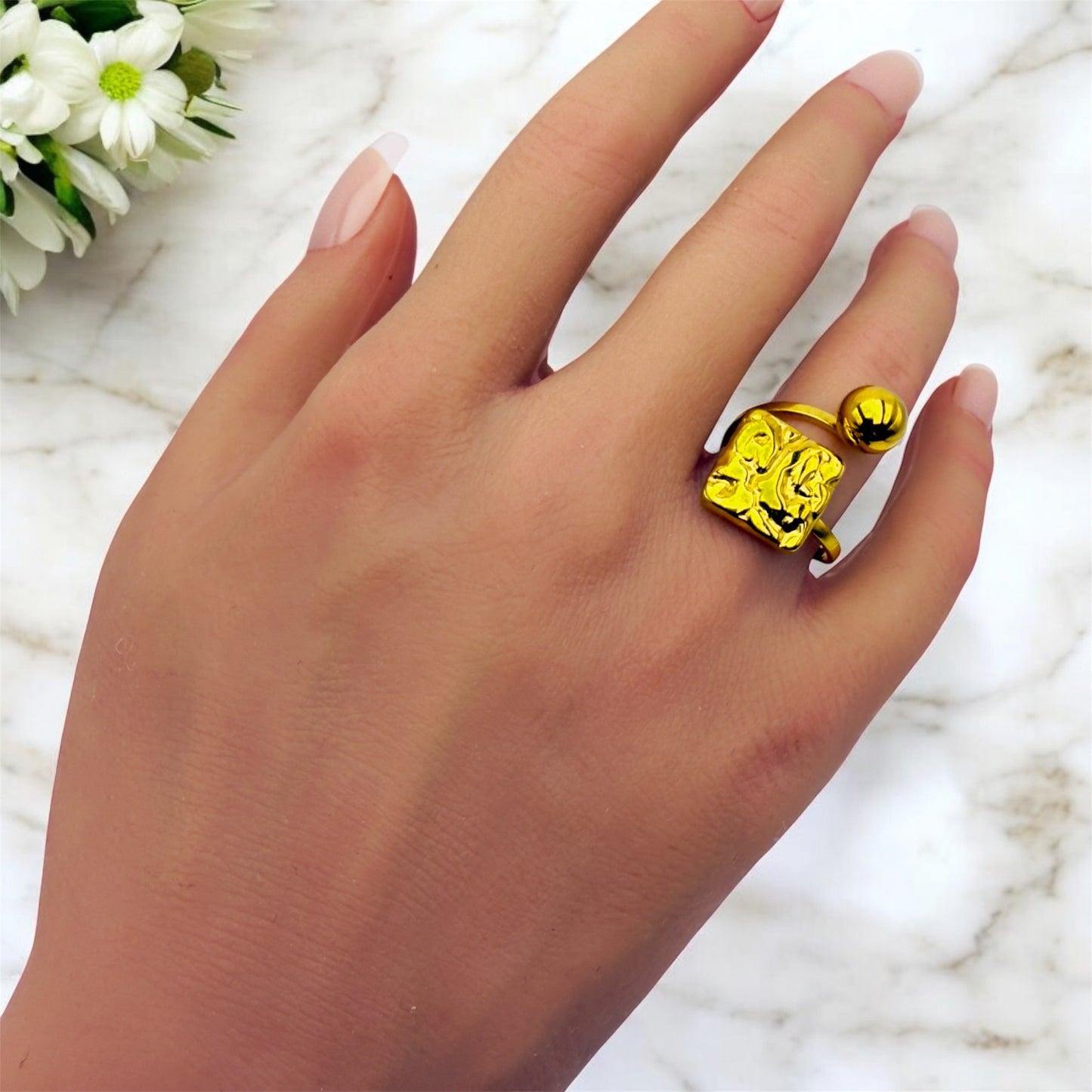 Bague Ibiza ajustable en acier inoxydable doré. 