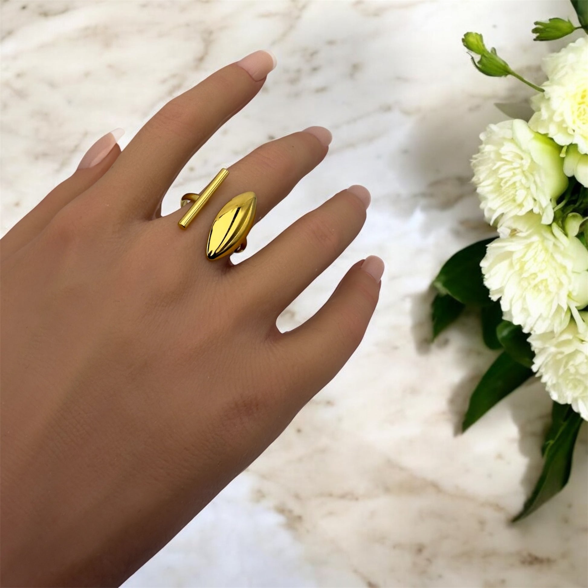 Bague Malé ajustable en acier inoxydable doré. 