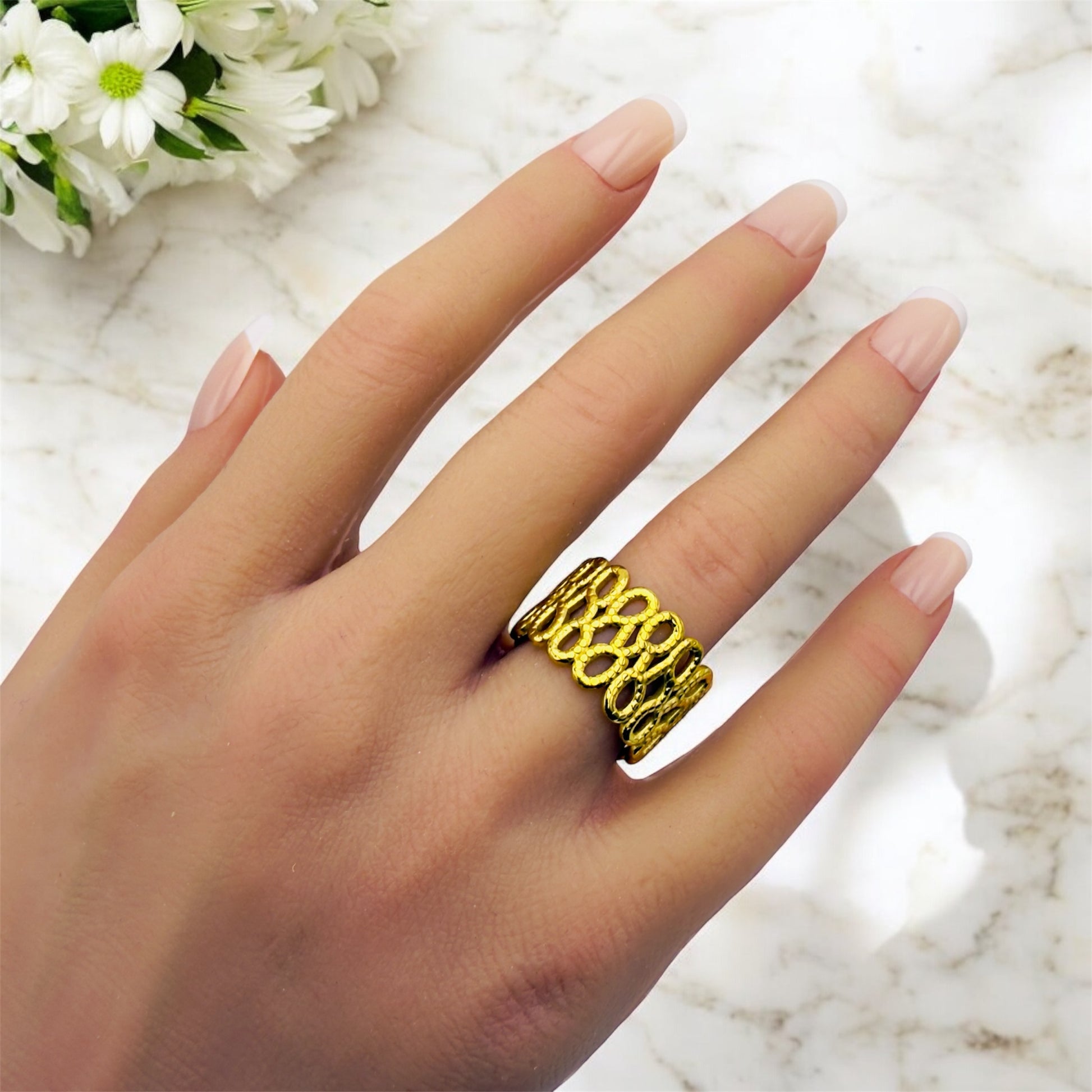 Bague Medellin ajustable en acier inoxydable doré. 