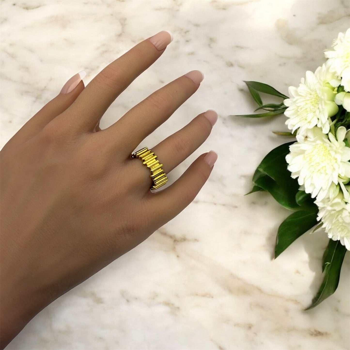Bague Minks ajustable en acier inoxydable doré. 