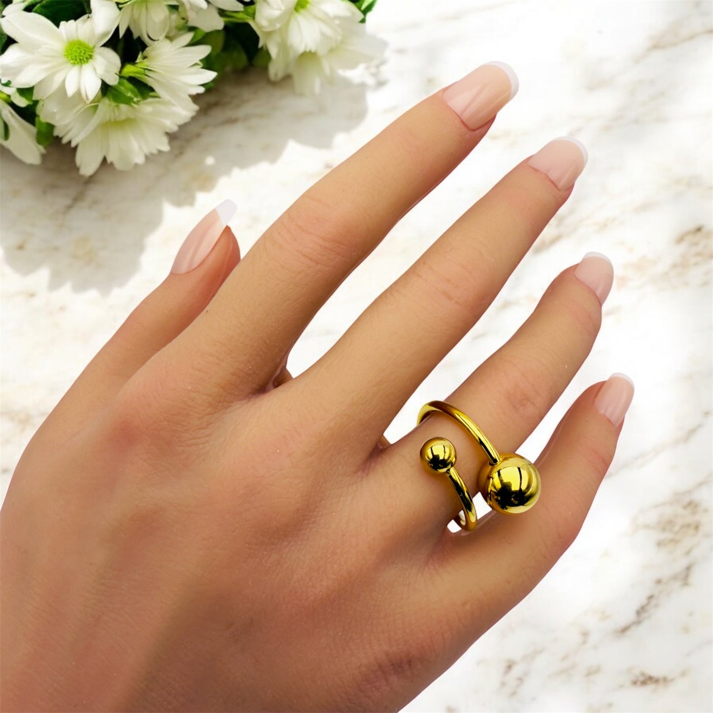 Bague New York ajustable en acier inoxydable doré. 