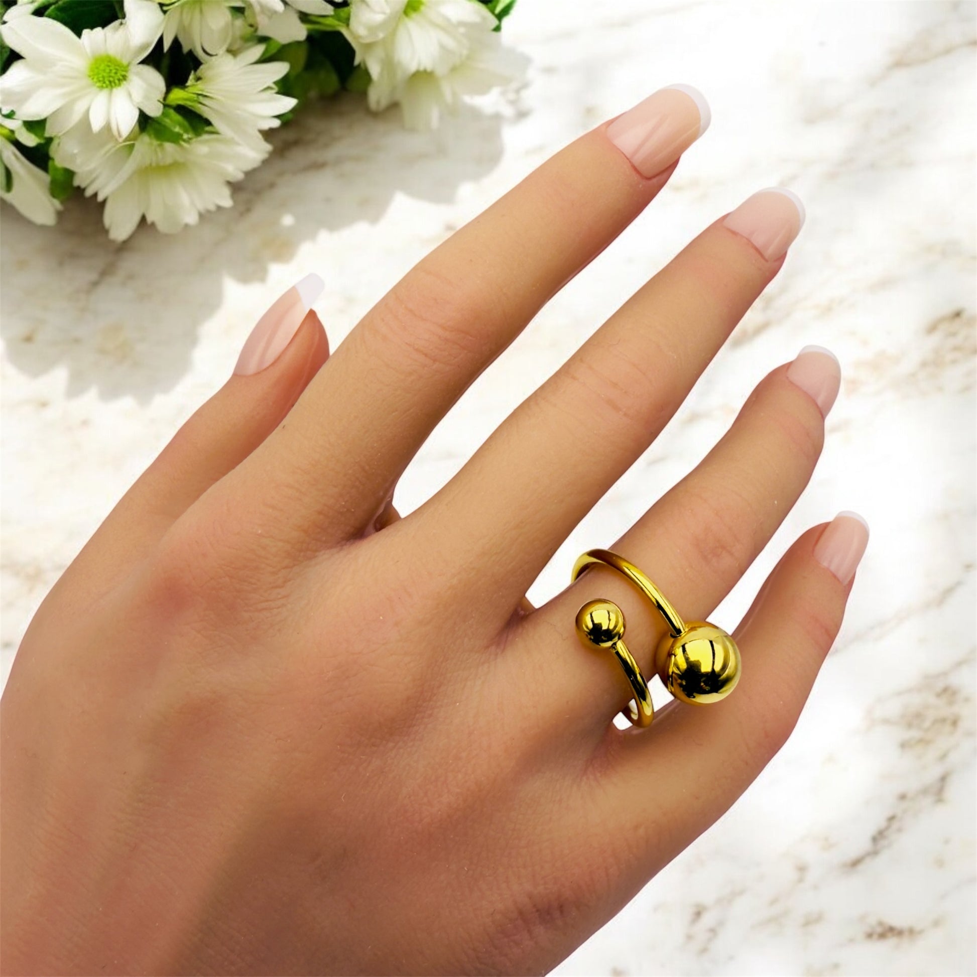 Bague New York ajustable en acier inoxydable doré. 