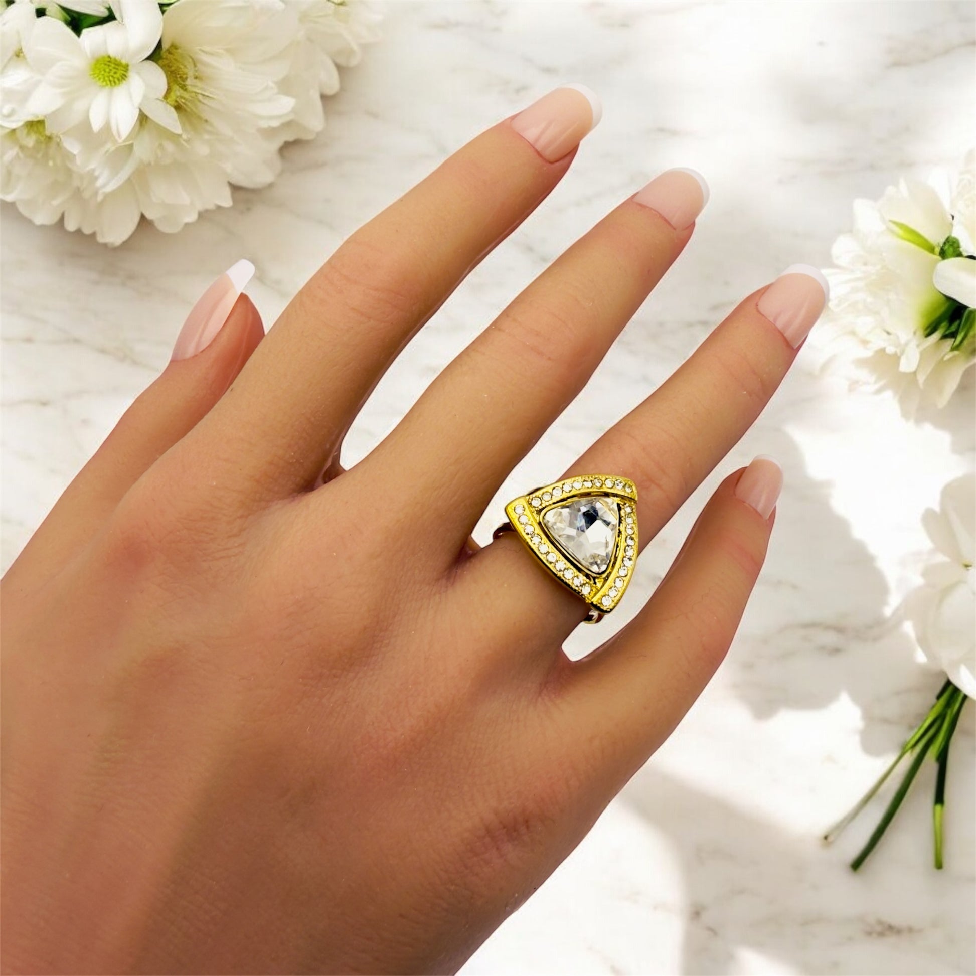 Bague Pétra ajustable en acier inoxydable doré. 