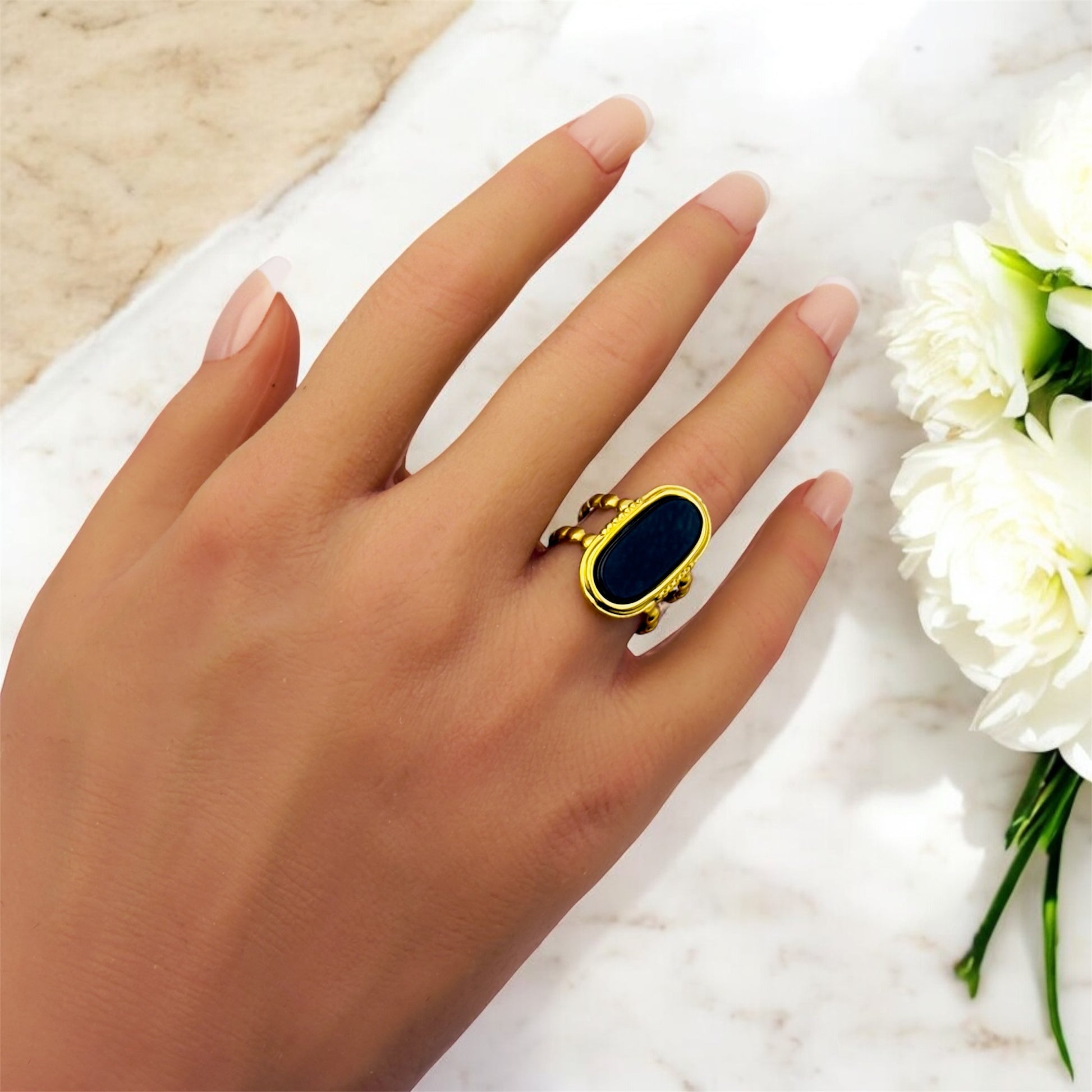 Bague Singapour ajustable en acier inoxydable doré. 