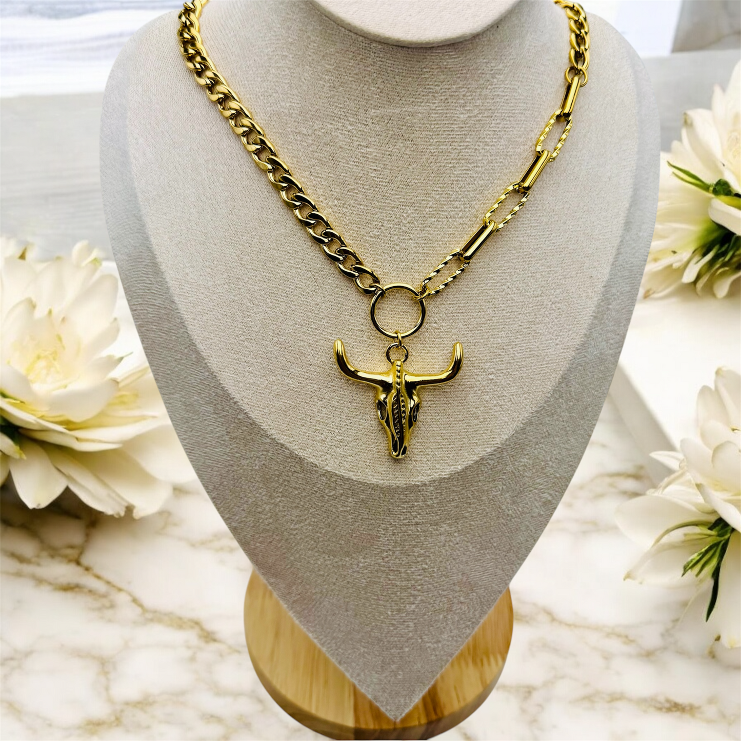 Collier Dallas ajustable en acier inoxydable doré. 