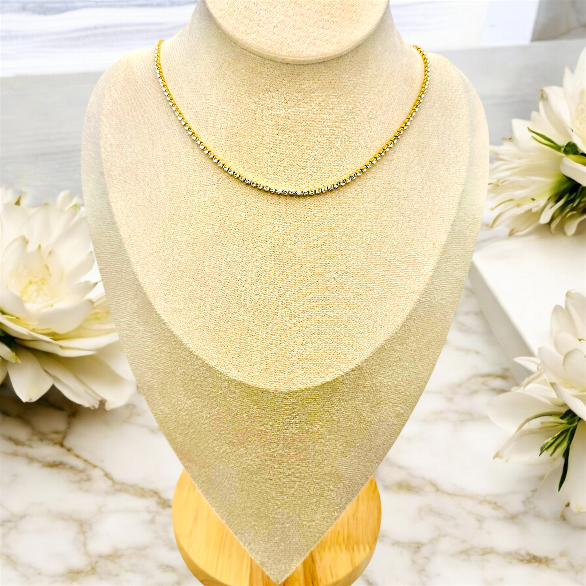 Collier Deauville ajustable en acier inoxydable doré. 