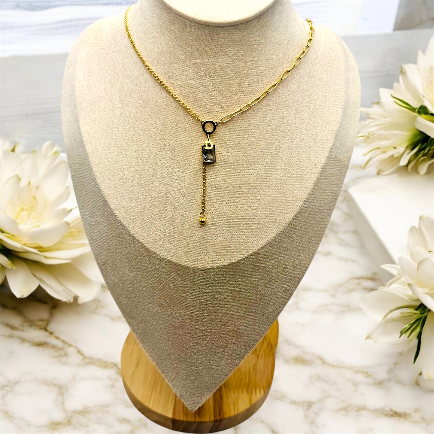 Collier Denver Blanc ajustable en acier inoxydable doré. 