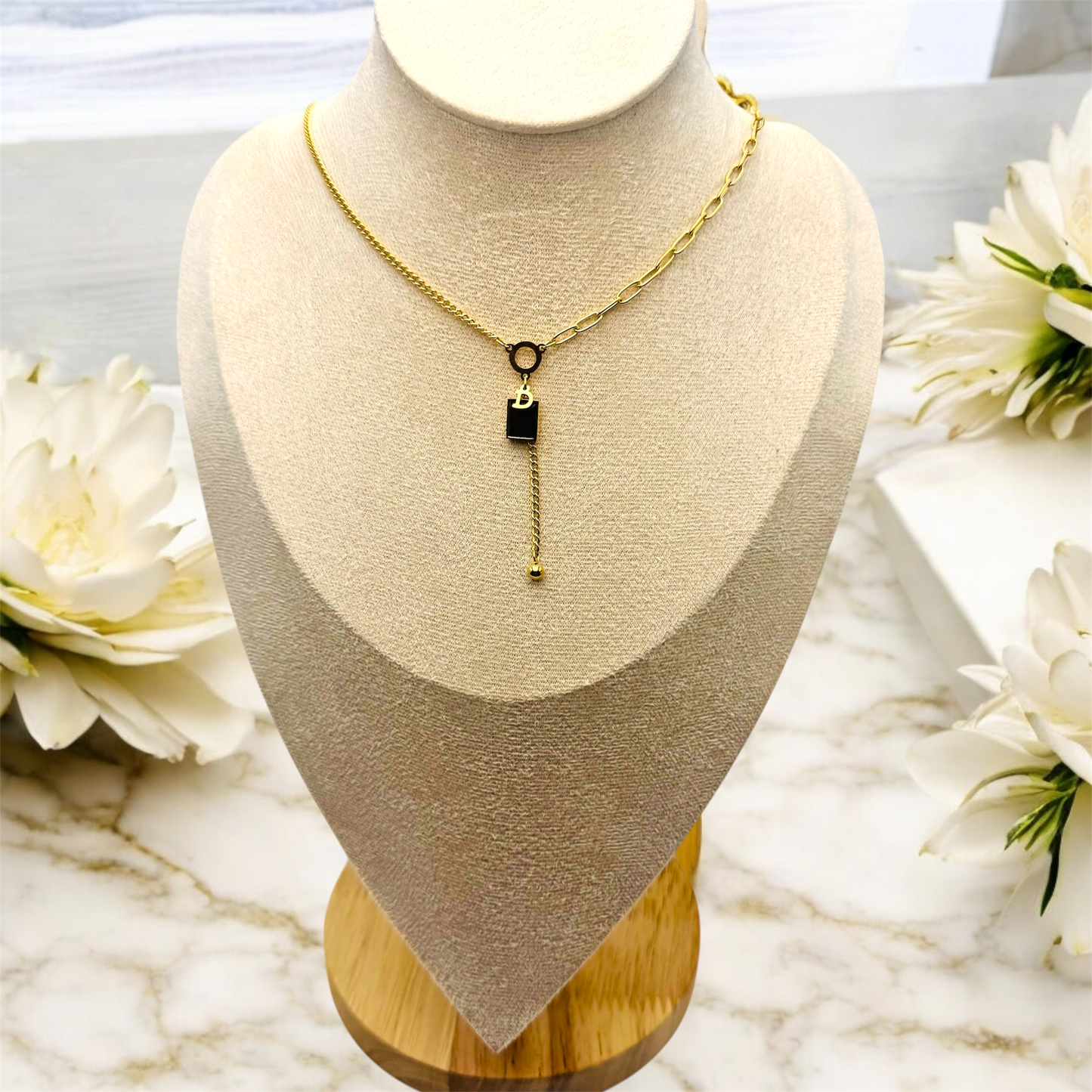 Collier Denver Noir ajustable en acier inoxydable doré. 
