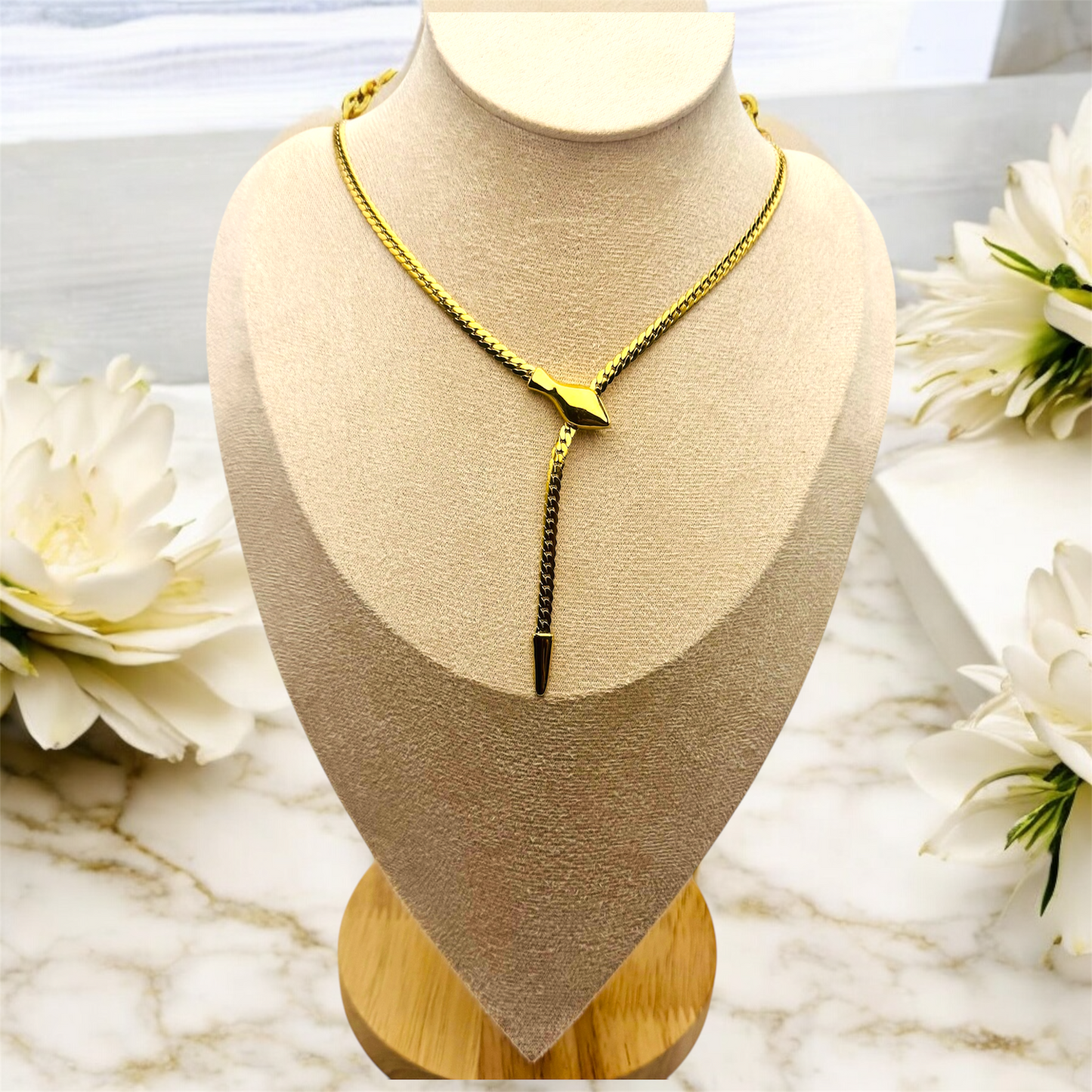 Collier Figueres ajustable en acier inoxydable doré. 